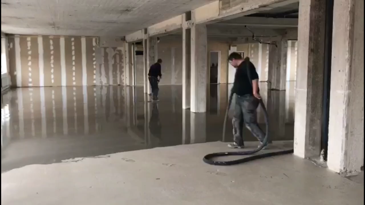 水泥基自流平垫层施工地面